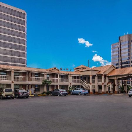 Quality Inn & Suites Dallas-Cityplace Exterior foto