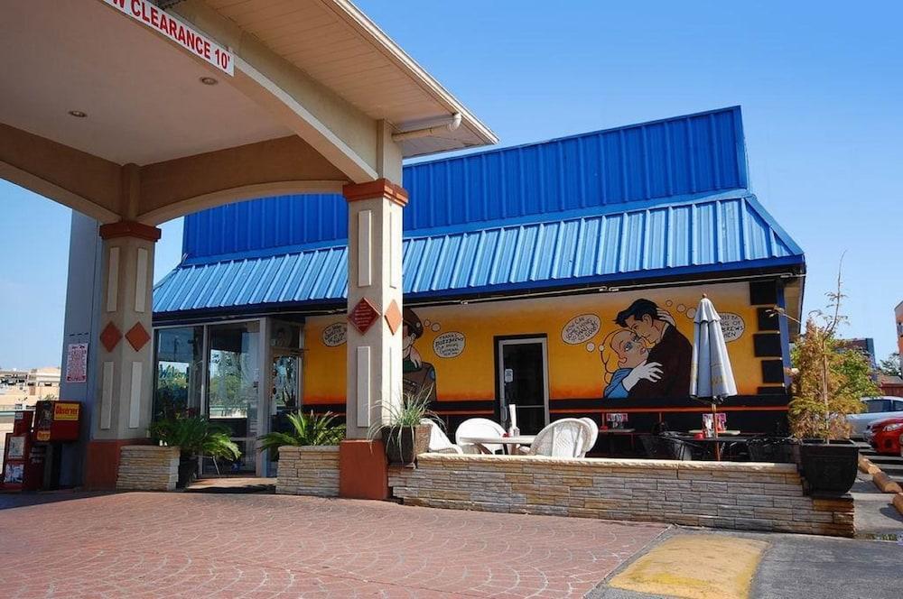 Quality Inn & Suites Dallas-Cityplace Exterior foto