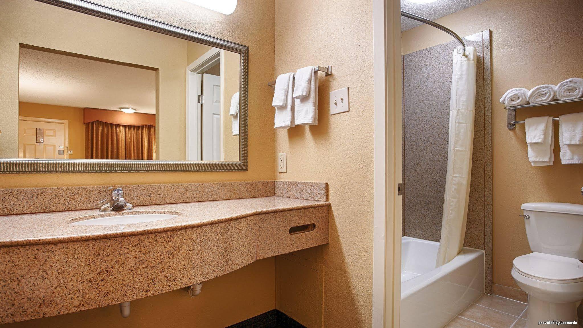 Quality Inn & Suites Dallas-Cityplace Exterior foto