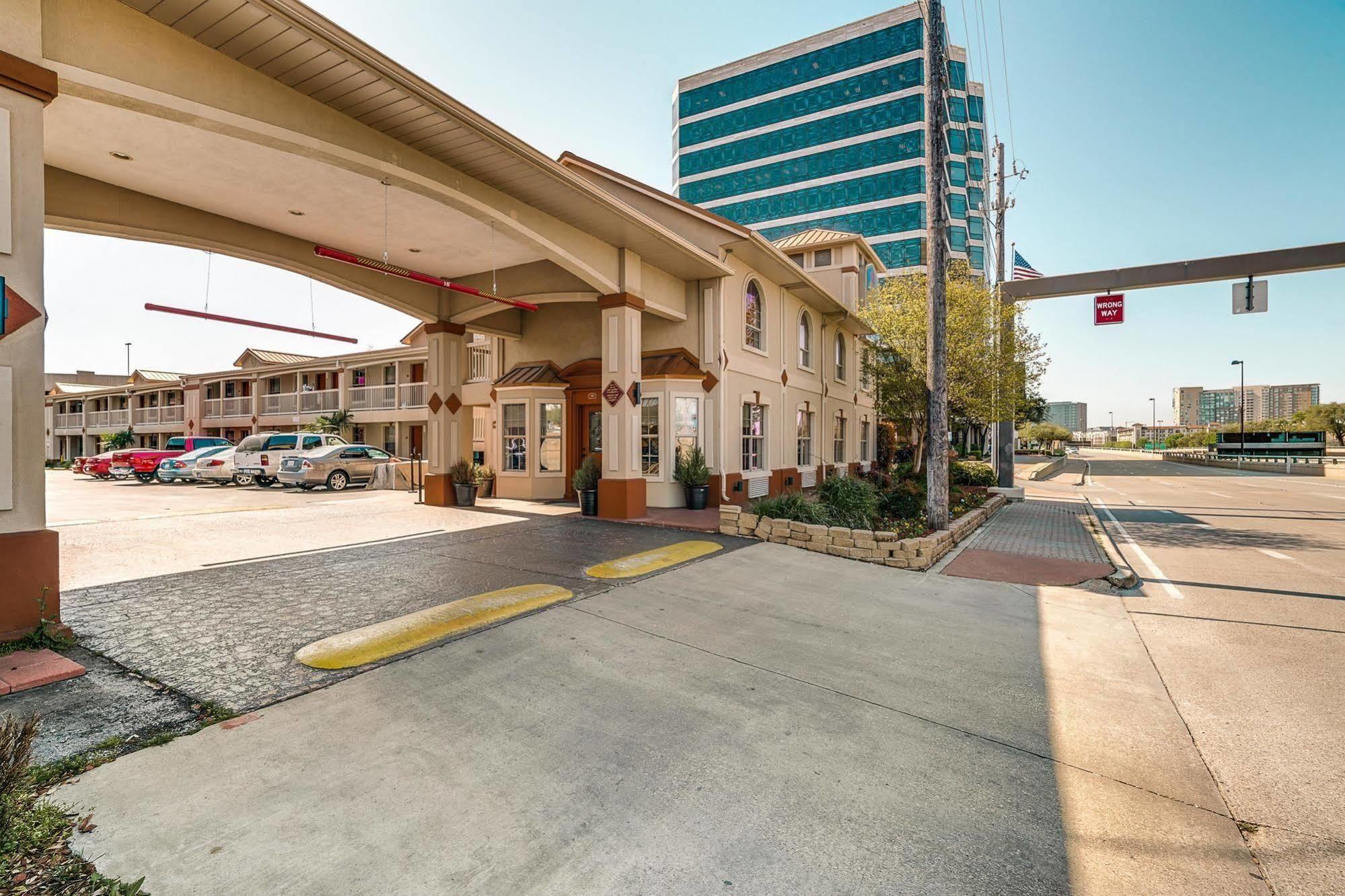 Quality Inn & Suites Dallas-Cityplace Exterior foto